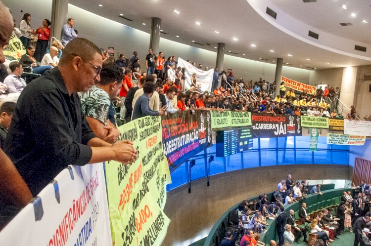 Servidores terão 6% a partir de julho e comissionados receberão 25% já