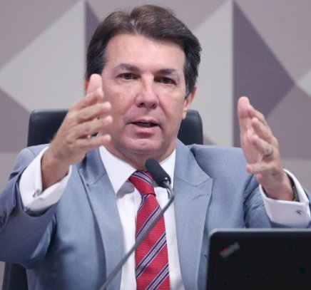 PEC que permite ao Congresso vetar empréstimos externos de bancos oficiais provoca polêmica na CCJ